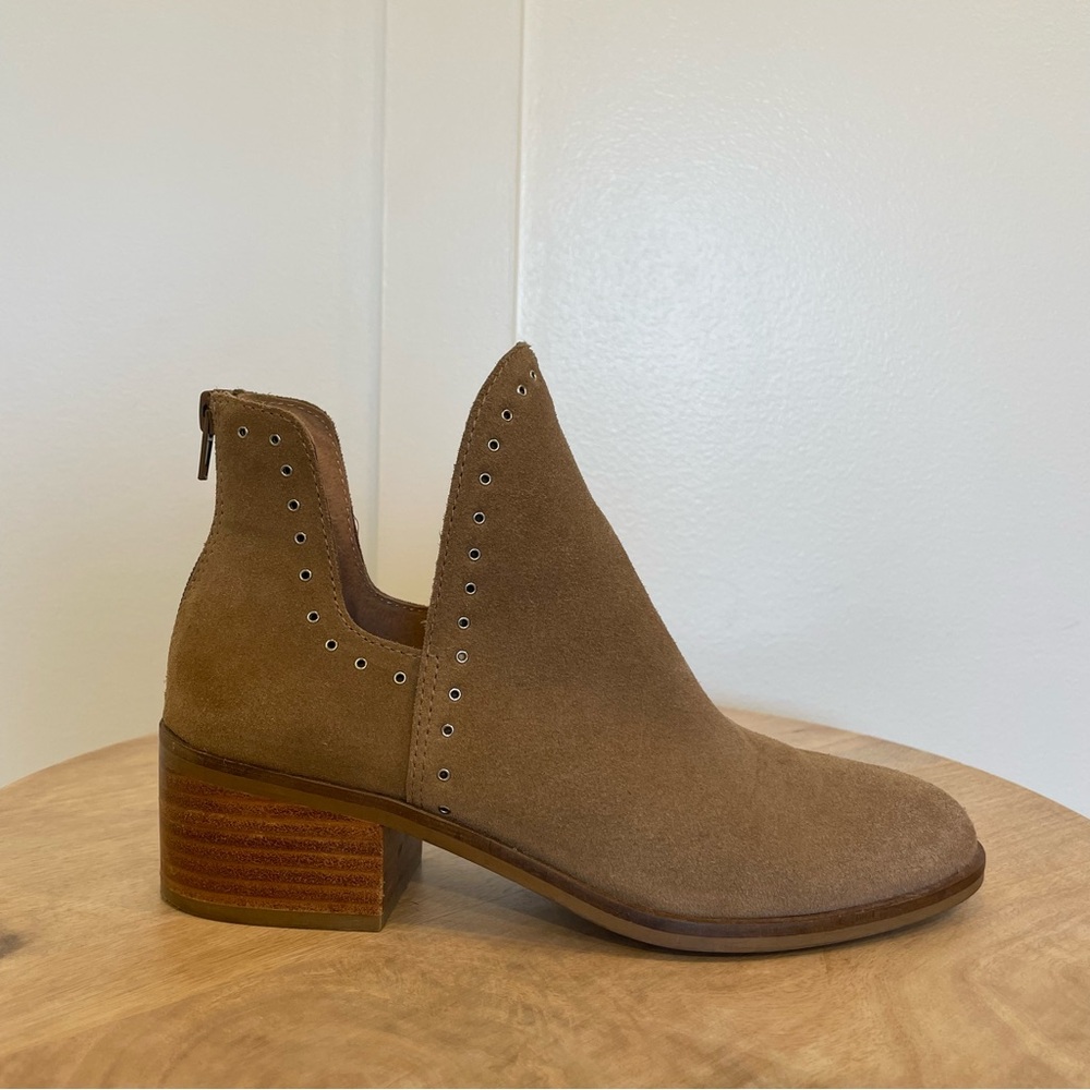 Chelsea & Violet Kerri Suede Eyelet Ankle Booties Women’s 7.5